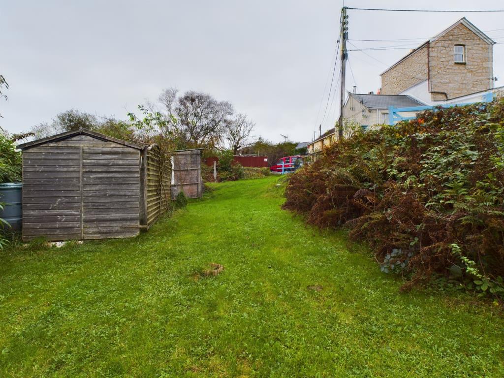 Lot: 139 - CHARACTER COTTAGE WITH GARDEN AND OFF-ROAD PARKING - Separate garden from alternative angle